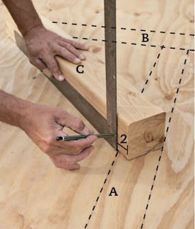 Sejldug: Læg en skråstiver (C) på skabelonen, og tegn op, hvor den skal saves skråt af i begge ender. Sejldug: Læg en skråstiver (C) på skabelonen, og tegn op, hvor den skal saves skråt af i begge ender.